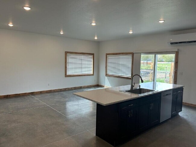 Foto del edificio - Beautiful newly built 3 bed 2 bath home