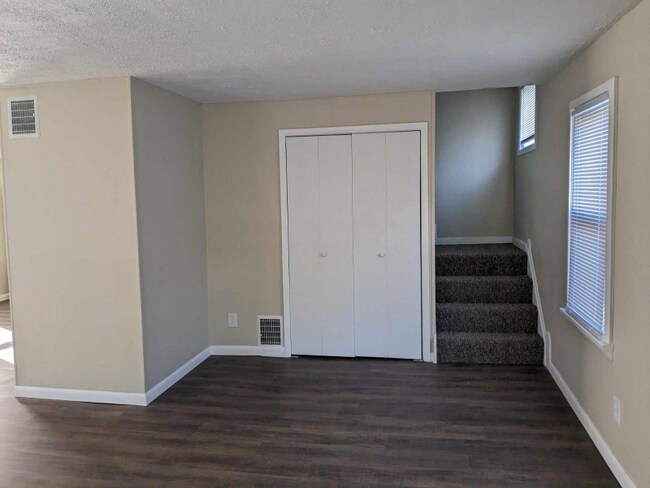 Building Photo - 192 E 315th St