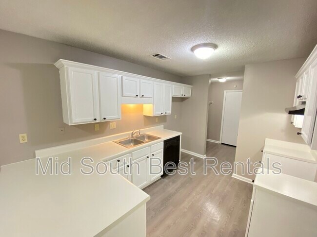 Foto del edificio - 7721 Shadowland Dr