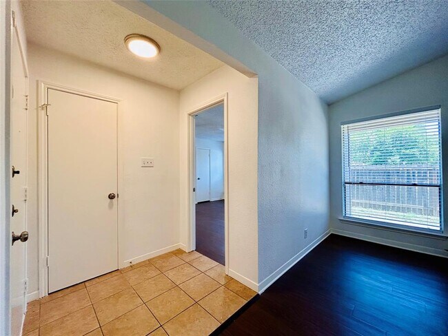 Foto del edificio - 8325 Fathom Cir