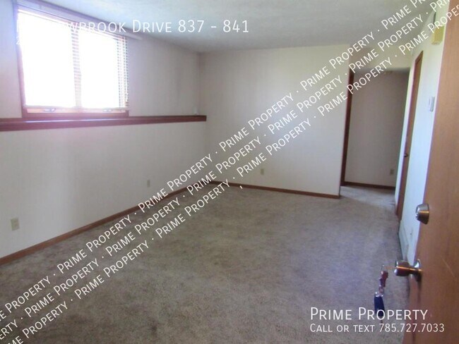 Foto del edificio - Meadowbrook Drive 837-841