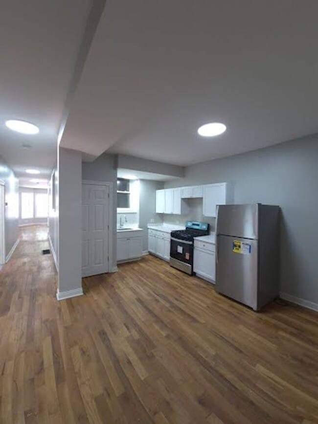 Building Photo - 3 Bedroom Unit Available