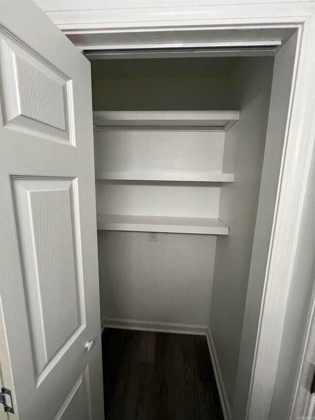 Building Photo - 2113 W 19th St