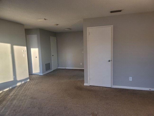 Building Photo - 30 Thayer Pond Dr