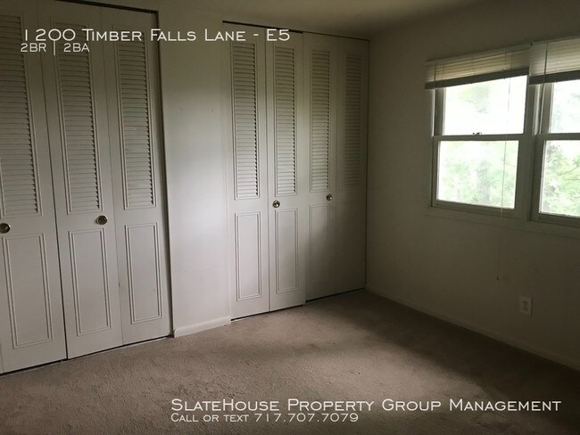 Building Photo - two bedroom 1 1/2 bath Townhome in Blakely