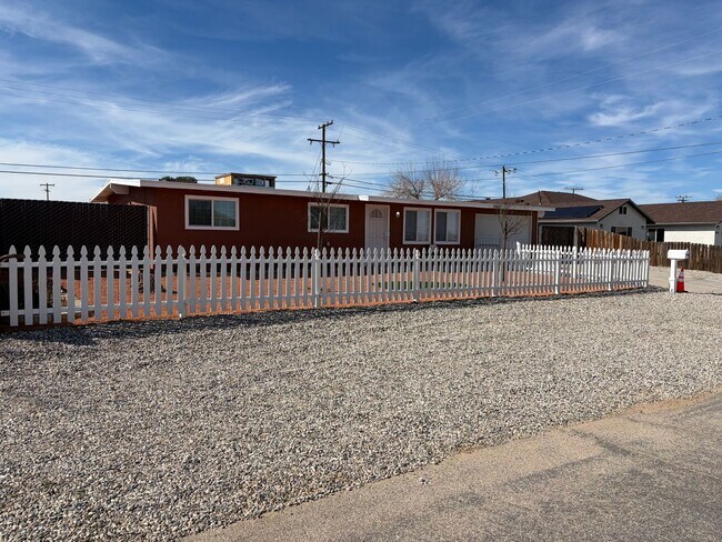 Foto del edificio - Beautiful 3 Bedroom/2 Bathroom Home for Rent/ $1800 Rent & $1800 Security Deposit