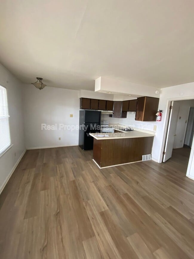 Building Photo - 5667 Brickell Rd