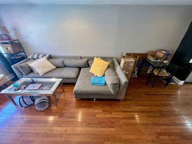 Building Photo - Stunning 2-Bedroom Townhome with Finished ...
