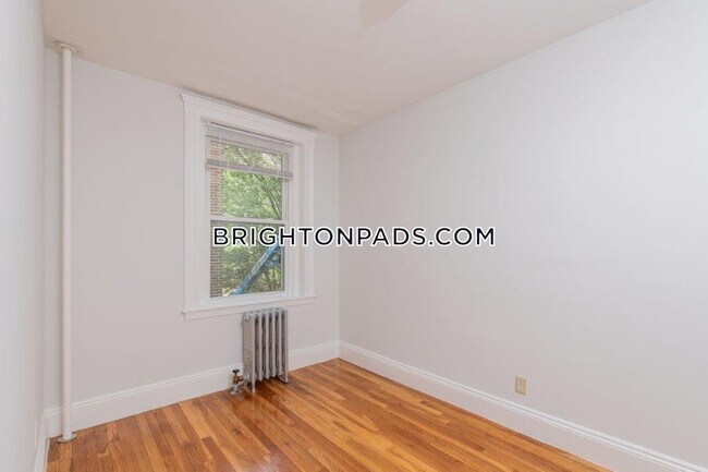 Foto del edificio - 286 Chestnut hill Ave.
