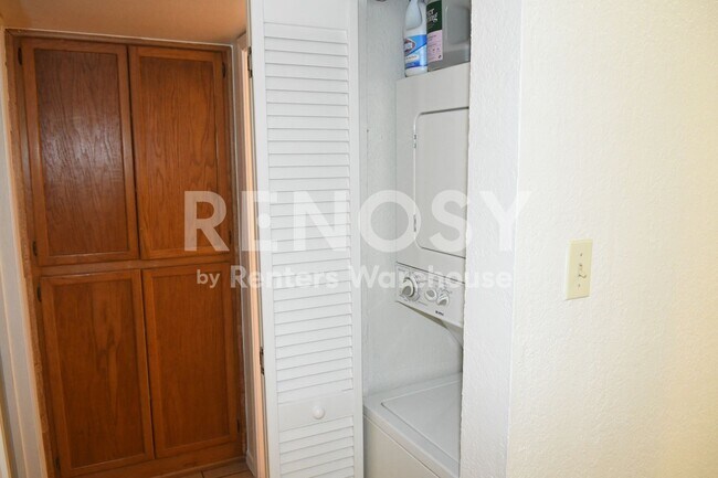 Building Photo - 355 E Thomas Rd