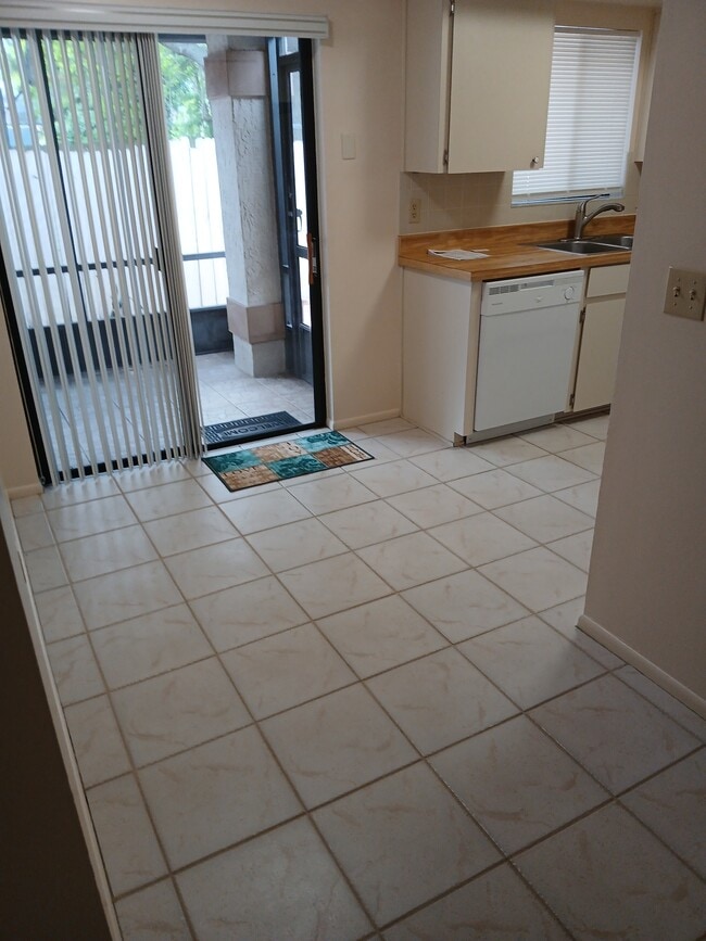 Building Photo - 406 Red Coat Ln