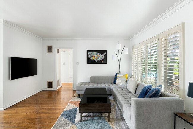 Building Photo - 1330 N Crescent Heights Blvd
