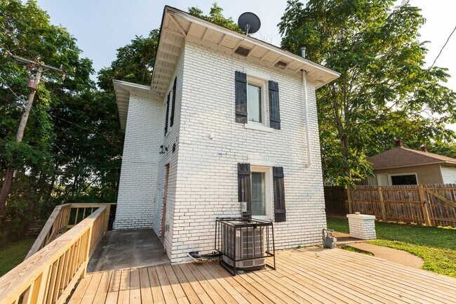 Foto del edificio - N Rosedale Ave Duplex