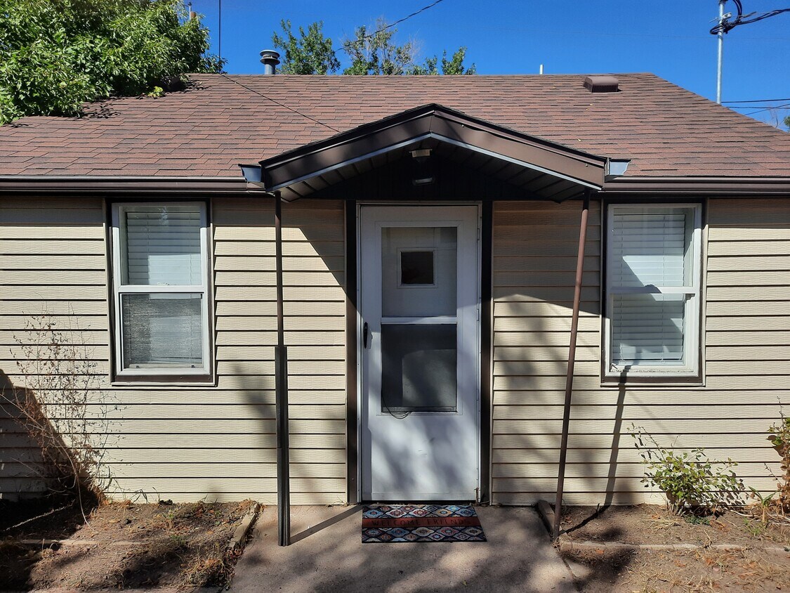 Primary Photo - 2400 E 11th St