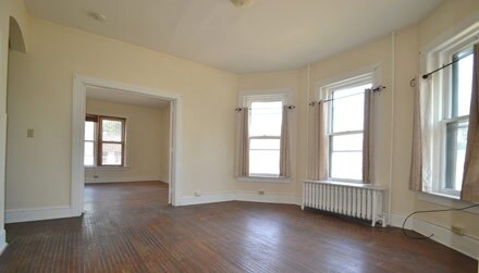 Lots of natural light - 1403 W 13th St