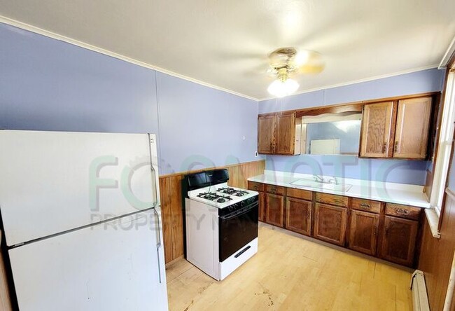 Building Photo - Two Story Apartment - 2 Bedrooms and 1 Bat...