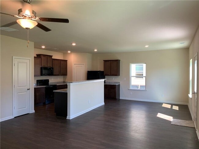 Building Photo - 748 Walnut Creek Cir