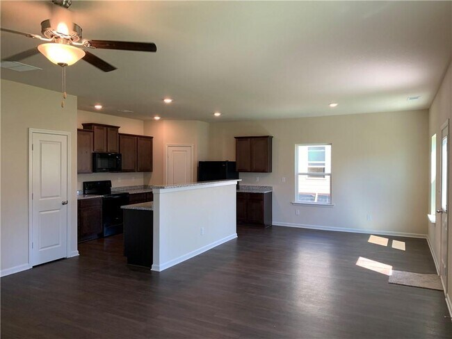 Foto del edificio - 748 Walnut Creek Cir
