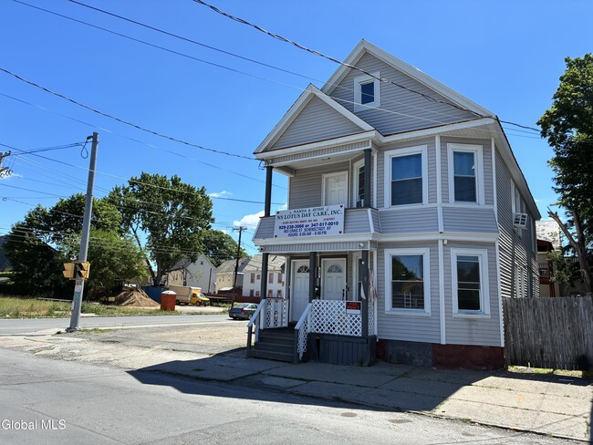 Building Photo - 803 Craig St