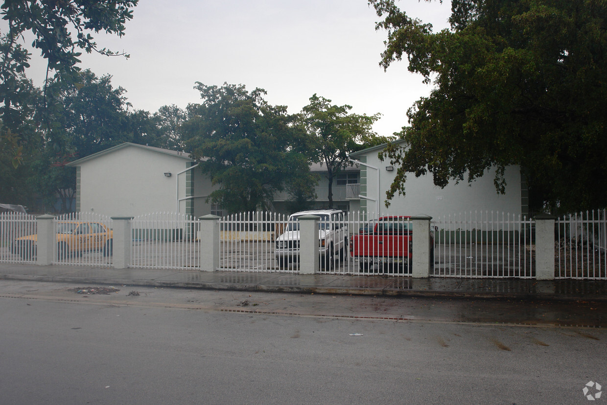 Primary Photo - Villa Jardin I
