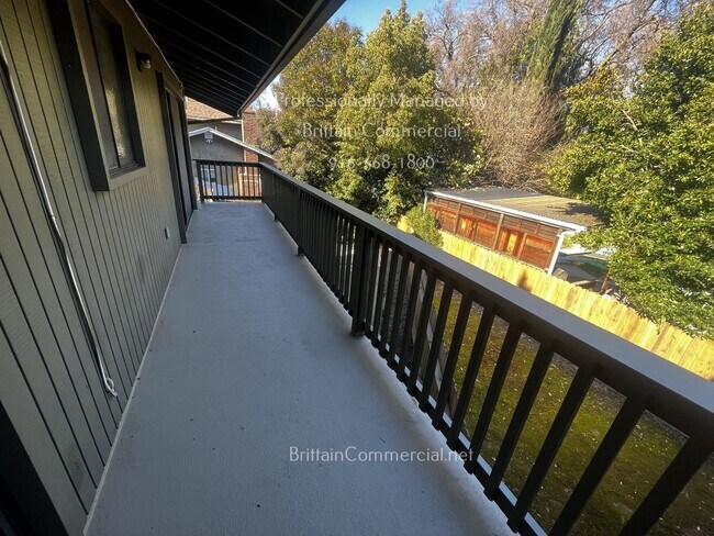 Foto del edificio - 6531 Lake Park Dr