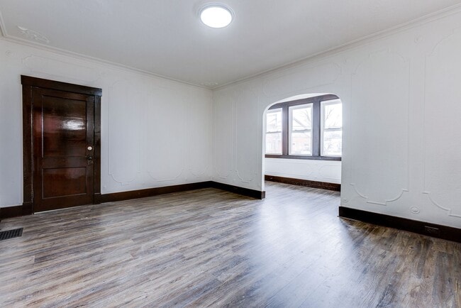 Building Photo - 609 E Warrington Ave