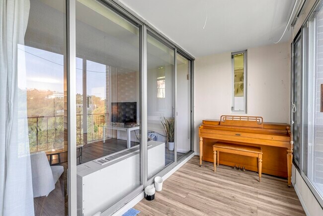 Building Photo - 99 Pond Ave