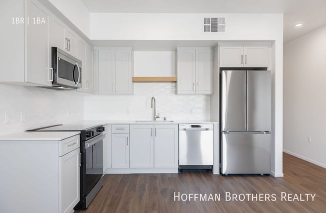 Building Photo - 252 Church Ave