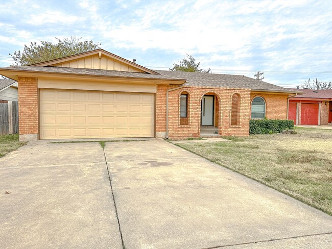Building Photo - 3 Bed - 2 Bath in Warr Acres!