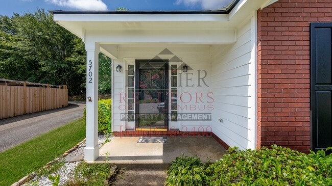 Building Photo - 5702 Stoneridge Dr