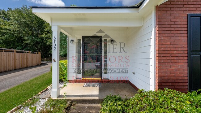 Foto del edificio - 5702 Stoneridge Dr