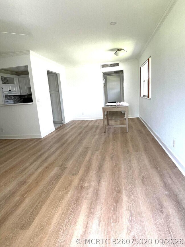 Foto del edificio - 114 Valencia Blvd
