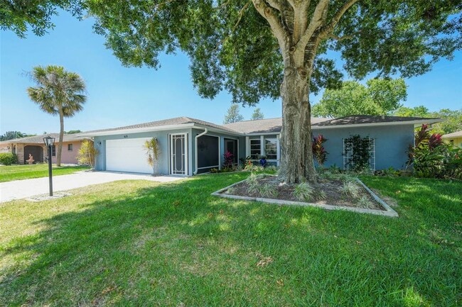 Foto del edificio - 1625 Bay Hill Cir