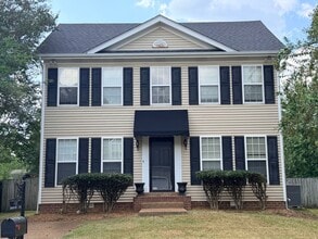 Building Photo - 1132 Summerville Cir