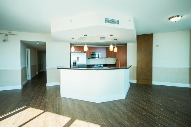 Building Photo - 241 Riverside Dr