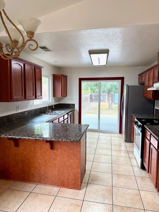 Building Photo - Beautiful 3 bedroom 2 bath house!