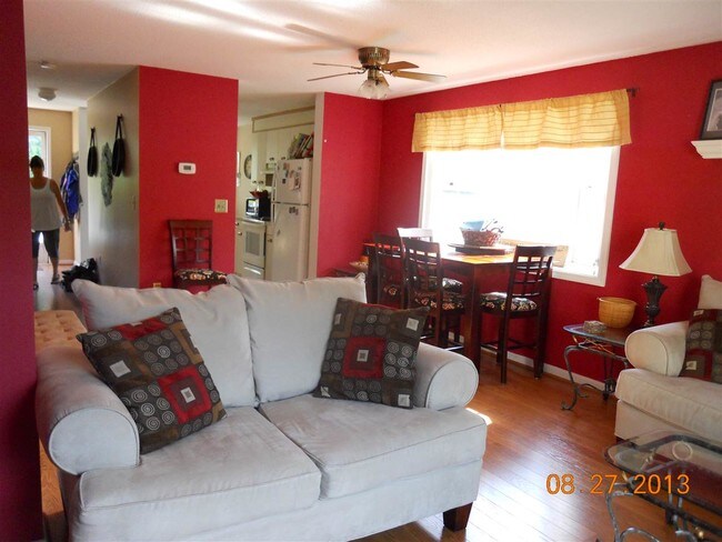 Foto del edificio - 411 Fox Hollow Way