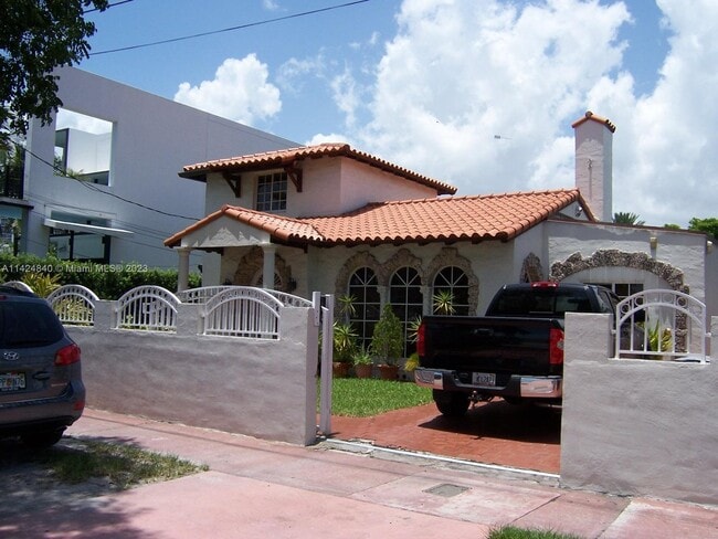 Building Photo - 2024 Alton Rd