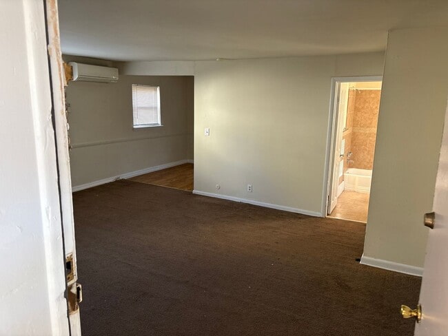 Building Photo - 118 S Bell Ave