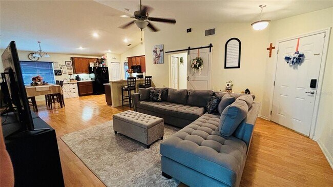 Foto del edificio - 732 Overlook Grove Dr