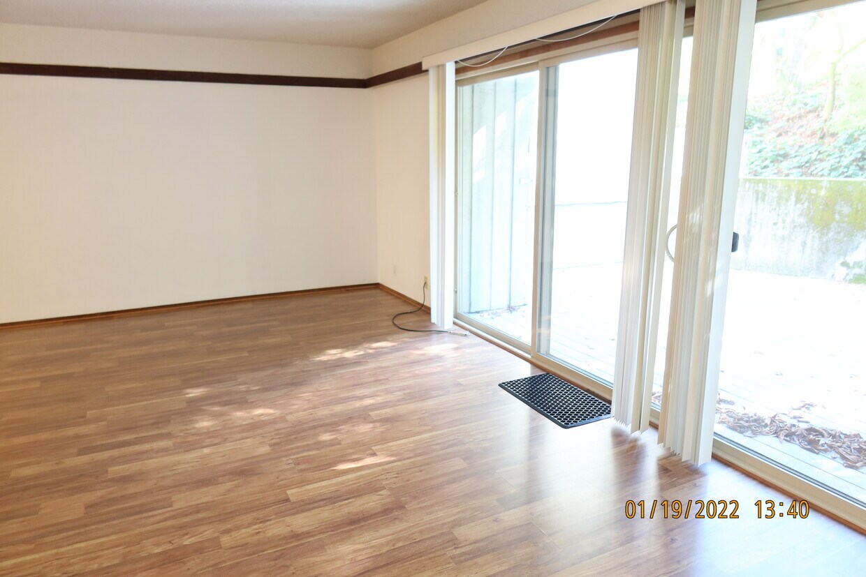 livingroom - 67 Brookwood Rd