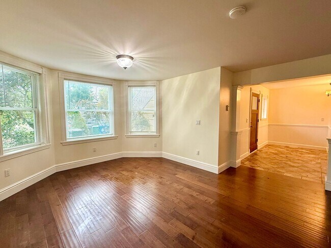 Foto del edificio - $2,400 / 2 BR - Beautifully Updated Home in Desirable Alameda Neighborhood