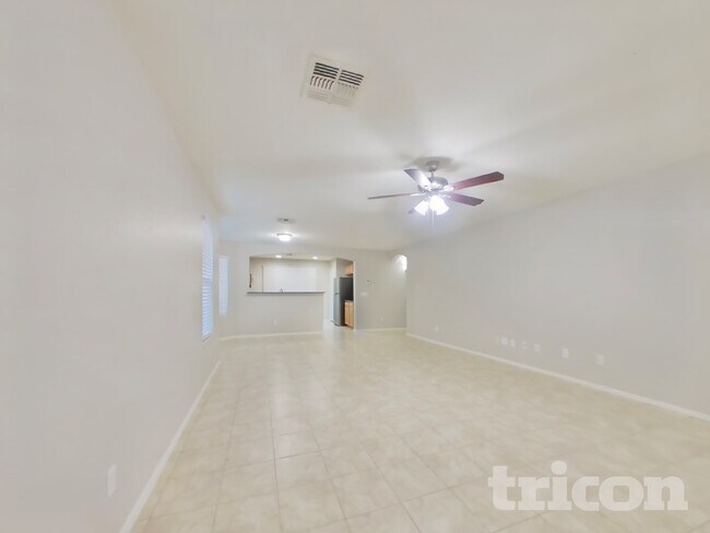 Foto del edificio - 15456 W Desert Mirage Dr