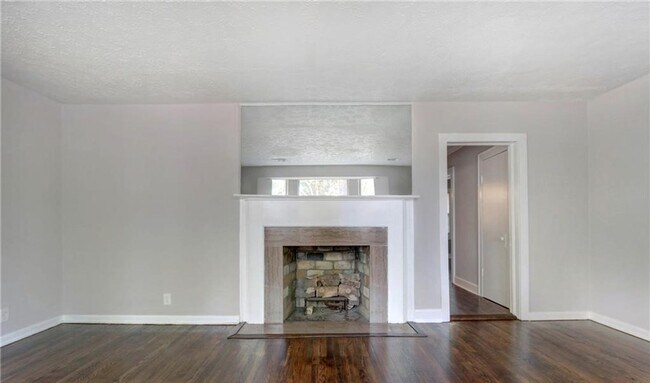 Foto del edificio - Exceptional Eastside Bungalow