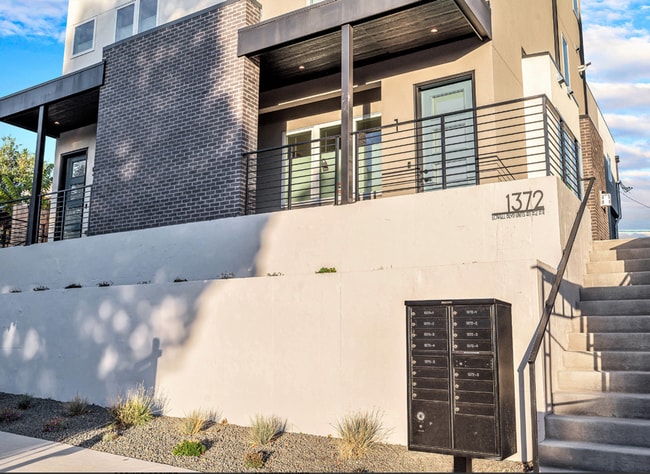 Luxurious New 2 bed 2.5 bath Townhome in S... - Luxurious New 2 bed 2.5 bath Townhome in S...