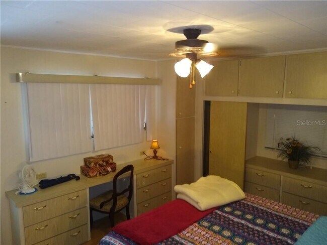 Building Photo - 27 Oakwood