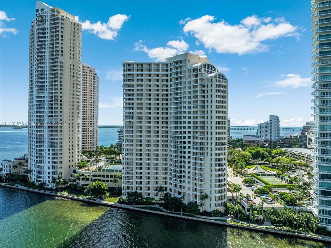Foto principal - 888 Brickell Key Dr