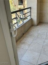 Building Photo - 220 E Flamingo Rd