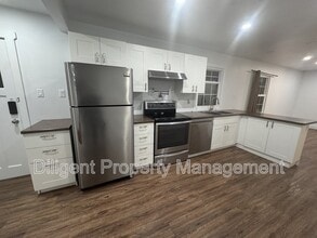 Building Photo - 736 Stormont St