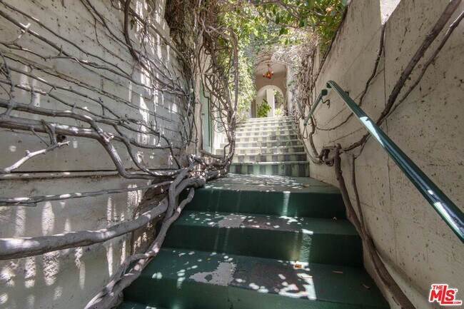 Foto del edificio - 6740 Milner Rd